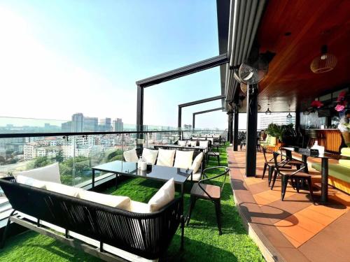 Bar/lounge, Sayarsan Hotel in Bahan Bar/lounge, Sayarsan Hotel in Bahan