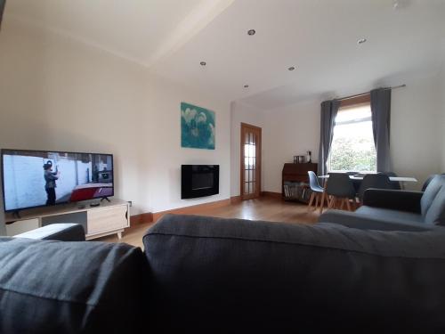 Carvetii - Xavier House - 2-storey sleeps up to 7 in Rosyth Carvetii - Xavier House - 2-storey sleeps up to 7 in Rosyth