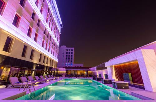 수영장, 조우디얀 올라야 리야드 바이 엘라프 (JOUDYAN Olaya Riyadh By Elaf) in 리야드 수영장, 조우디얀 올라야 리야드 바이 엘라프 (JOUDYAN Olaya Riyadh By Elaf) in 리야드