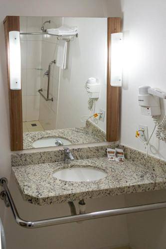 Bathroom, Hotel Malibu Inn in Campinas Bathroom, Hotel Malibu Inn in Campinas