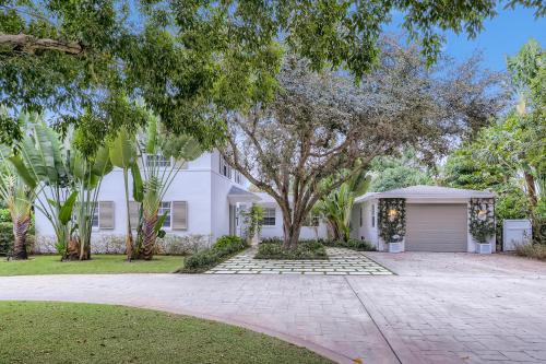 Banyan Cove 4bd Private Pool & Parking in South Side Banyan Cove 4bd Private Pool & Parking in South Side