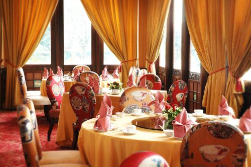 Banquet hall, Mines Beach Resort Hotel in Seri Kembangan / Balakong Banquet hall, Mines Beach Resort Hotel in Seri Kembangan / Balakong