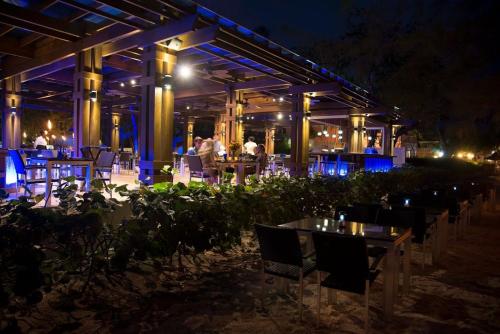 בר/טרקלין, Divi Southwinds Beach Resort in קרייסט צ'רץ' בר/טרקלין, Divi Southwinds Beach Resort in קרייסט צ'רץ'