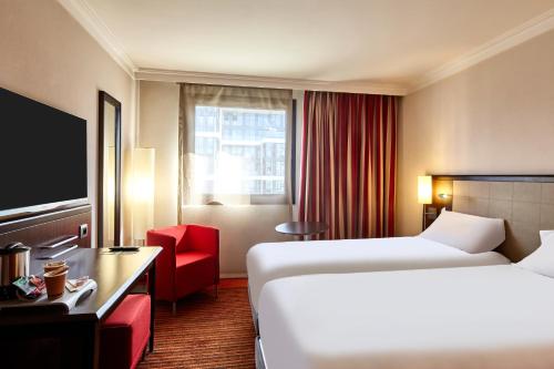 B&B HOTEL Saint-Quentin-en-Yvelines Centre Gare 4 etoiles in Montigny Le Bretonneux B&B HOTEL Saint-Quentin-en-Yvelines Centre Gare 4 etoiles in Montigny Le Bretonneux