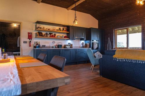 Luxury Log Cabin with a Hot Tub in Τεντέρντεν Luxury Log Cabin with a Hot Tub in Τεντέρντεν