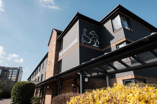 Entrance, The Fox & Goose Hotel in Ealing Entrance, The Fox & Goose Hotel in Ealing