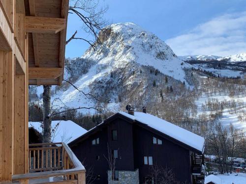 Chalet Pomme de Pin · Direct sur la piste · Wifi gratuit · Sauna · Parking couvert · Proche telecabi in Villarencel Chalet Pomme de Pin · Direct sur la piste · Wifi gratuit · Sauna · Parking couvert · Proche telecabi in Villarencel