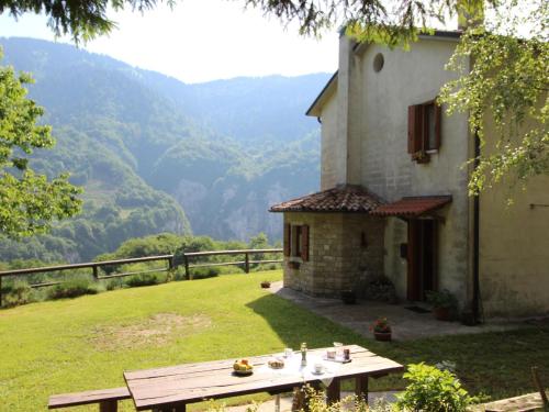 Vista exterior, Mountain-view holiday home in Cison di Valmarino with garden in Cison Di Valmarino Vista exterior, Mountain-view holiday home in Cison di Valmarino with garden in Cison Di Valmarino