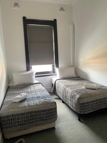 Guestroom, Tattersalls Hotel in Goulburn Guestroom, Tattersalls Hotel in Goulburn