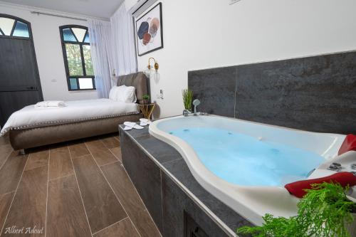 スパ, מלכה בעתיקה in サフェド スパ, מלכה בעתיקה in サフェド