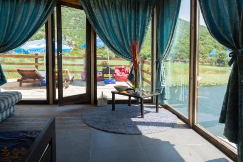 Dotări, Apartmani Karučki krš in Karuč Dotări, Apartmani Karučki krš in Karuč