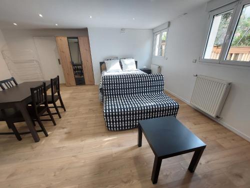 Guestroom, Big studio near Paris and Eurodisney in Le Perreux-sur-Marne Guestroom, Big studio near Paris and Eurodisney in Le Perreux-sur-Marne