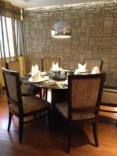 Restaurant, Blue Diamond, Pune - IHCL SeleQtions near Osho Teerth Park Restaurant, Blue Diamond, Pune - IHCL SeleQtions near Osho Teerth Park