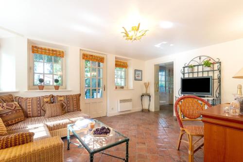 Rose - piscine partagée - proche Europa Park (Rose - piscine partagee - proche Europa Park) in Hessenheim Rose - piscine partagée - proche Europa Park (Rose - piscine partagee - proche Europa Park) in Hessenheim