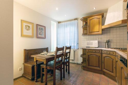 Konyha, Rose - piscine partagée - proche Europa Park (Rose - piscine partagee - proche Europa Park) in Hessenheim Konyha, Rose - piscine partagée - proche Europa Park (Rose - piscine partagee - proche Europa Park) in Hessenheim