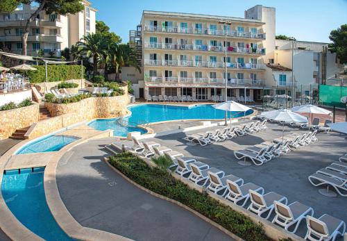 Úszómedence, O7 Club Cala Ratajda near Platja de Cala Agulla Úszómedence, O7 Club Cala Ratajda near Platja de Cala Agulla