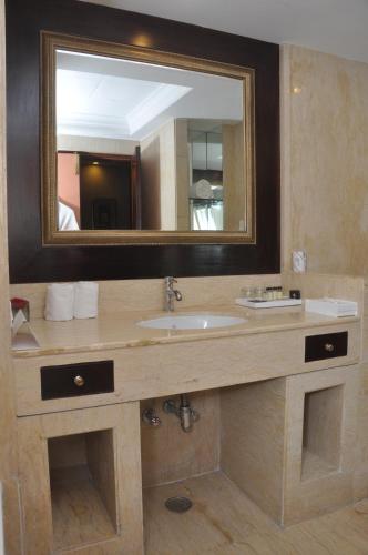 Bathroom, The Hans Hotel in New Delhi and NCR Bathroom, The Hans Hotel in New Delhi and NCR