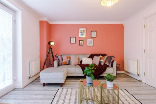 ✪ 3 Bed House ✪ LEISURE/BUSINESS ✓ Free Parking in Leigh South ✪ 3 Bed House ✪ LEISURE/BUSINESS ✓ Free Parking in Leigh South