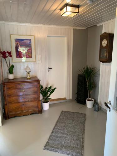 Entrance, 3 room apartment incl balcony, WiFi, TV, garden- and parking access in Trondheim Entrance, 3 room apartment incl balcony, WiFi, TV, garden- and parking access in Trondheim