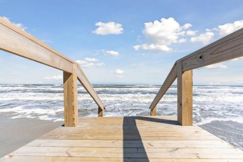 Spectacular 3 BR Condo One Block to the Beach in Brigantine Spectacular 3 BR Condo One Block to the Beach in Brigantine