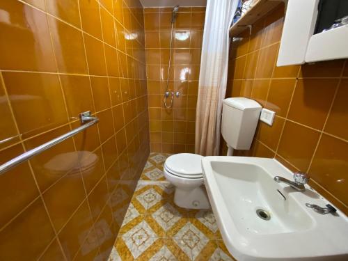 Bathroom, CasaScatola in Conca Specchiulla Bathroom, CasaScatola in Conca Specchiulla