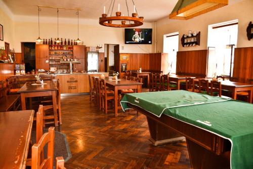 مطعم, Hostinec a penzion U Rezku in هراديك Jindrichuv مطعم, Hostinec a penzion U Rezku in هراديك Jindrichuv