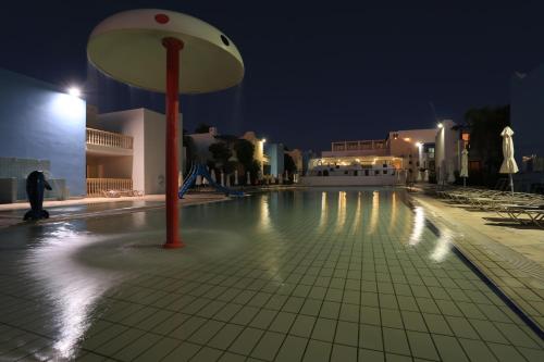 Piscina, Eleni Holiday Village in Paphos Piscina, Eleni Holiday Village in Paphos