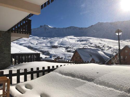 View, Appartement avec terrasse magnifique vue montagne in Montgellafrey View, Appartement avec terrasse magnifique vue montagne in Montgellafrey
