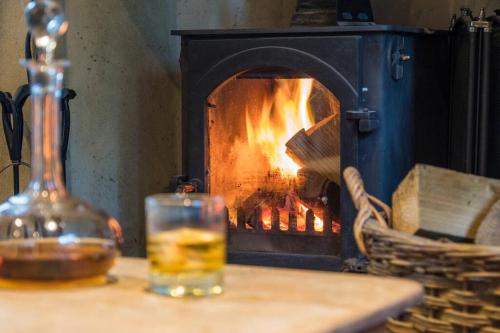 Beautiful cosy cottage by a babbling brook in Hollinsclough Beautiful cosy cottage by a babbling brook in Hollinsclough