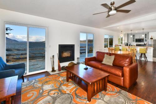 Bass Alley Bungalow in Clearlake (CA) Bass Alley Bungalow in Clearlake (CA)