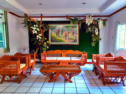 Exterior view, Thong Paeka Hotel in Prasat Exterior view, Thong Paeka Hotel in Prasat