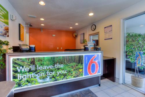 大堂, Motel 6 Tigard, OR - Portland South - Lake Oswego in 波特蘭 (OR) 大堂, Motel 6 Tigard, OR - Portland South - Lake Oswego in 波特蘭 (OR)