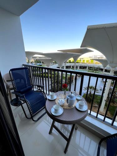 Elegant duplex with pool frontAUC