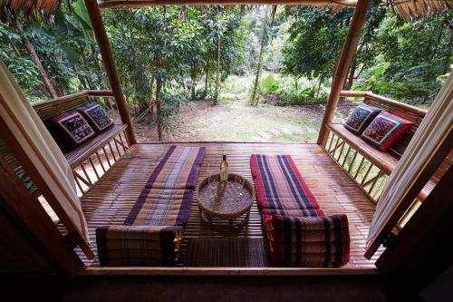 Balcony/terrace, Khao Sok Paradise Resort in Khao Sok (Suratthani) Balcony/terrace, Khao Sok Paradise Resort in Khao Sok (Suratthani)