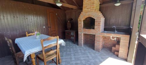 Létesítmények, La numărul 100, Nămăești (La numarul 100, Namaesti) in Valea Mare Pravat Létesítmények, La numărul 100, Nămăești (La numarul 100, Namaesti) in Valea Mare Pravat