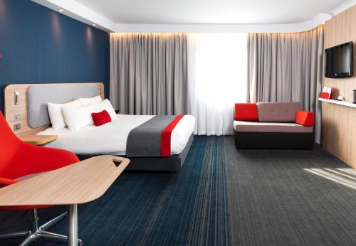 Holiday Inn Express London Luton Airport By IHG in Luton Holiday Inn Express London Luton Airport By IHG in Luton