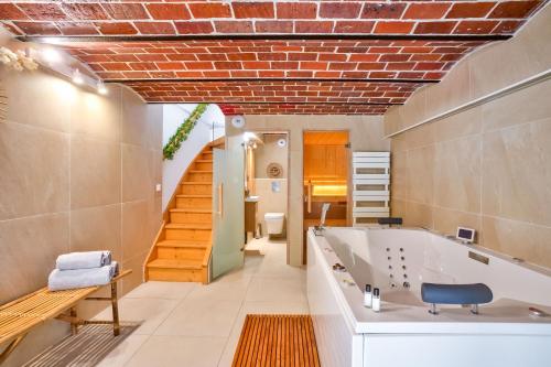Hot tub, Sospa - Suite spa privatif in Epone Hot tub, Sospa - Suite spa privatif in Epone