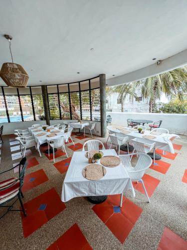 Bar/ Salón, Hotel California Playa El Yaque in Margarita Island Bar/ Salón, Hotel California Playa El Yaque in Margarita Island