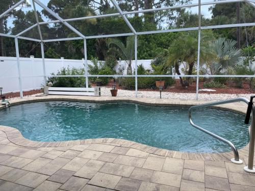 Swimming pool, Centrally-Located Charming Home in North Port (FL) Swimming pool, Centrally-Located Charming Home in North Port (FL)