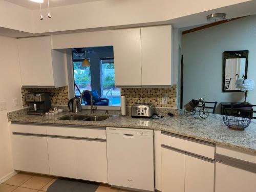 Centrally-Located Charming Home in North Port (FL) Centrally-Located Charming Home in North Port (FL)