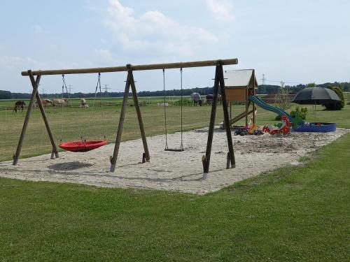 Playground, COMFORT SAFARITENT JUNGLE in Zwiggelte Playground, COMFORT SAFARITENT JUNGLE in Zwiggelte