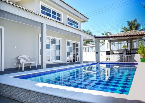 Swimming pool, Casa beira-mar c piscina churrasq Praia Grande SP in Solemar Swimming pool, Casa beira-mar c piscina churrasq Praia Grande SP in Solemar