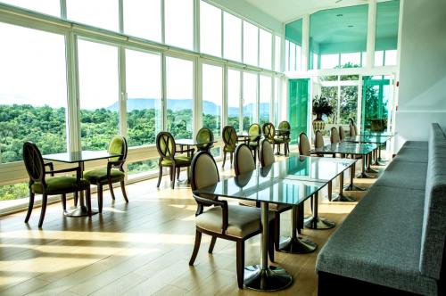 Restaurant, ChanNgarm Mountain View จันทน์งาม เมาท์เท่นวิว near Lum Ta Kong Dam Restaurant, ChanNgarm Mountain View จันทน์งาม เมาท์เท่นวิว near Lum Ta Kong Dam
