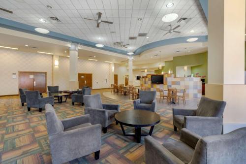 Фойє, Best Western Plus Loveland Inn in Лавленд (Колорадо) Фойє, Best Western Plus Loveland Inn in Лавленд (Колорадо)