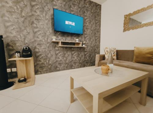Superbe appartement au rez-de-chaussée avec clim mobile,parking et wifi gratuit (Superbe appartement au rez-de-chaussee avec clim mobile,parking et wifi gratuit) in Pinggir Bandar Superbe appartement au rez-de-chaussée avec clim mobile,parking et wifi gratuit (Superbe appartement au rez-de-chaussee avec clim mobile,parking et wifi gratuit) in Pinggir Bandar