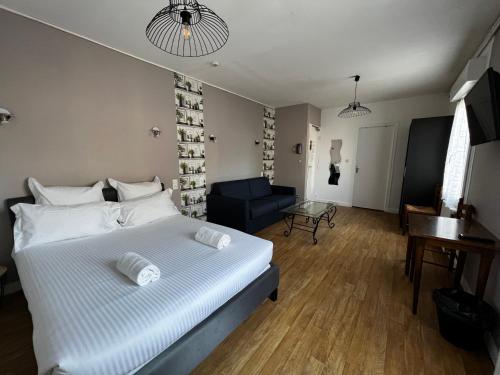 Hotel Les Montois in Ducey Hotel Les Montois in Ducey