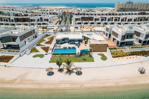 Family vacation villa with private pool and access to beach in Ras Al Khaimah Family vacation villa with private pool and access to beach in Ras Al Khaimah