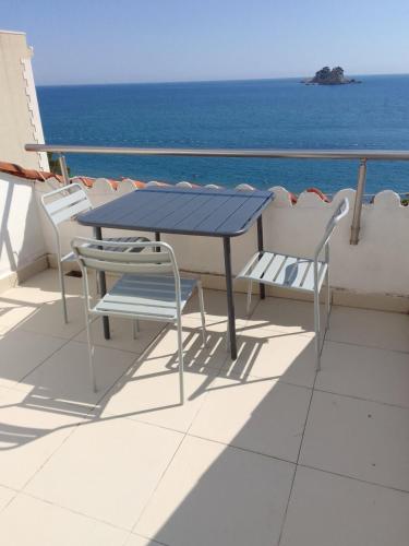 شرفة/ تراس, Apartmani More in بتروفاك شرفة/ تراس, Apartmani More in بتروفاك