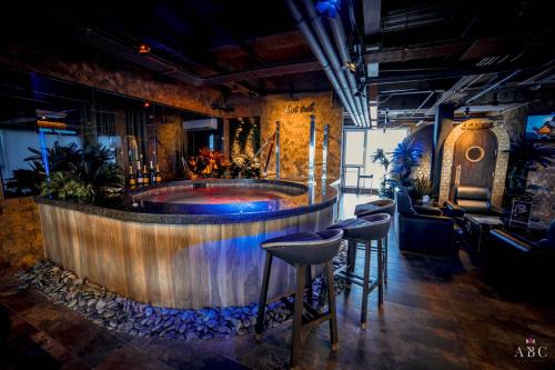 Hot tub, ABC Hotel in Angeles / Clark Hot tub, ABC Hotel in Angeles / Clark