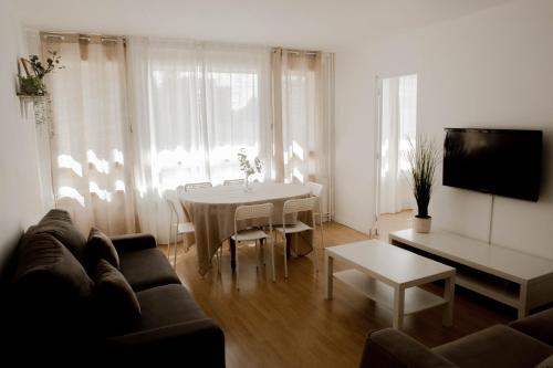 Belle appartement lumineux -Tram au pied de l'immeuble - in เอรูวีล แซ็ง แคลร์ Belle appartement lumineux -Tram au pied de l'immeuble - in เอรูวีล แซ็ง แคลร์